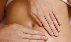 Надорвала живот — симптомы у женщин и мужчин сорванного золотника, что делать и как лечить